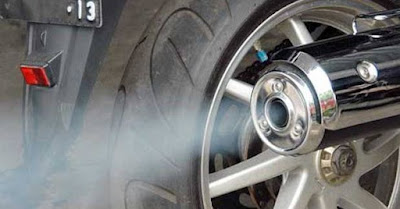  Motor  Anda Keluar  Asap  Putih Cek 9 Penyebab  Berikut 