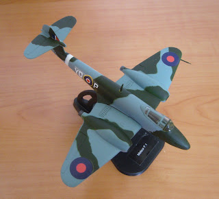 avión en miniatura colección Italeri a escala 1 a 100 Meteor F.1