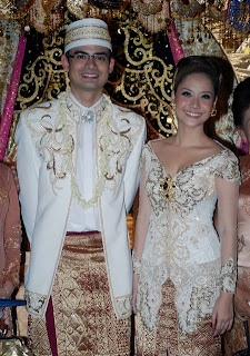 Model Kebaya Pengantin Modern, Kebaya Pengantin Modern, model kebaya, model kebaya modern, model kebaya modern terkini, 