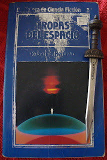 Portada del libro Tropas del espacio, de Robert A. Heinlein