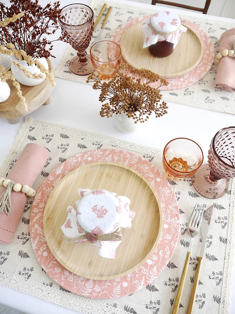 Scandinavian Inspired DIY Blush Tablescape and Decor for Fall - table setting and easy crafts and projects to dress a pretty autumnal table! by @BirdsParty BirdsParty.com #diy #scandinavian #tablescape #blushtable #tabletop #tablesetting #autumnaltable #falltablescape #falltable #skandinaviandecor #diydecor