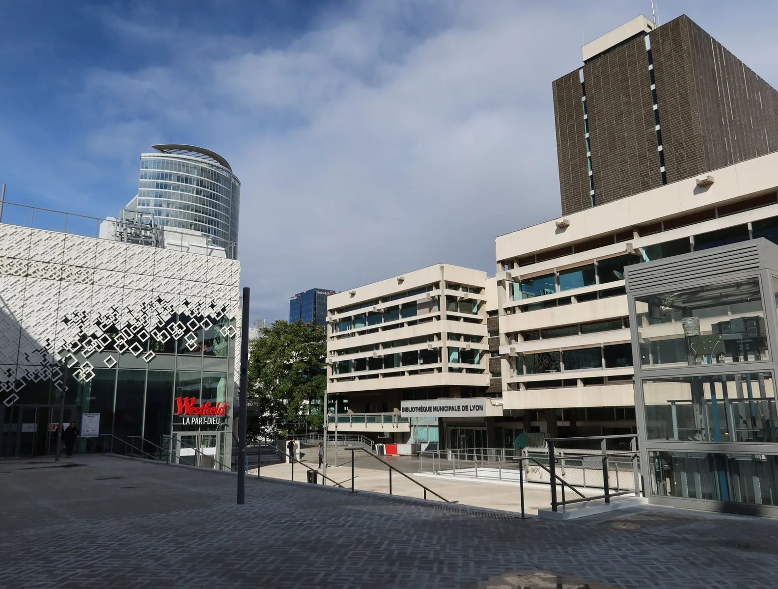 esplanade au niveau du centre commercial Part-Dieu