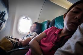 Μήπως ταξιδεύετε συχνά; Δείτε πως μπορείτε να κοιμηθείτε στο αεροπλάνο