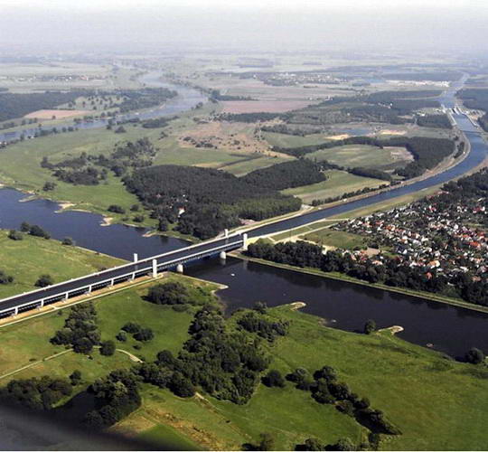 Magdeburg Water Bridge, Sungai Di Atas Sungai Yang Menakjubkan [ www.BlogApaAja.com ]