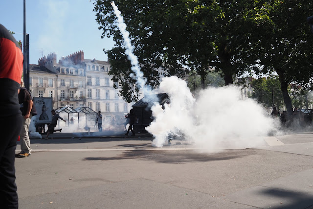 Le fond de l'air pique un peu, Nantes lacrymo, Emeric Cloche