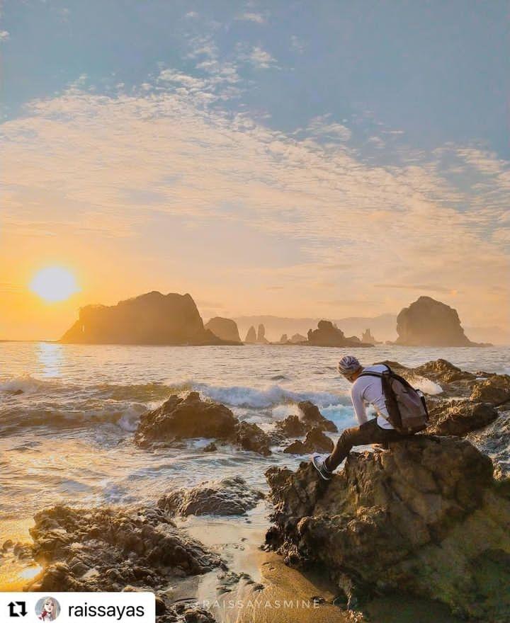 Salah satu rekomendasi wisata pantai di Jember adalah Pantai Payangan dan Bukit Samboja di Wuluhan. Tempat terbaik menyaksikan sunset ini tiketnya ...