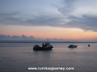 honeymoon di bali melihat sunset