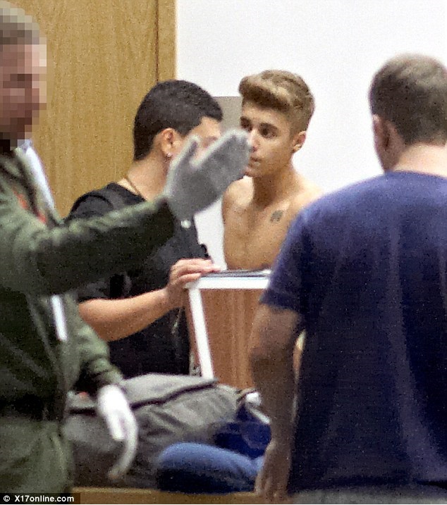 Justin Bieber Shirt Taken Off By airport security - Justin 