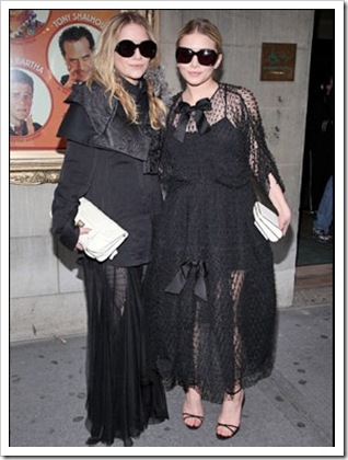 mary-kate-ashley-olsen-julianne-moore-all-black
