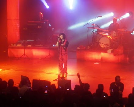 Bunbury por segunda noche calando hondo en Guatemala