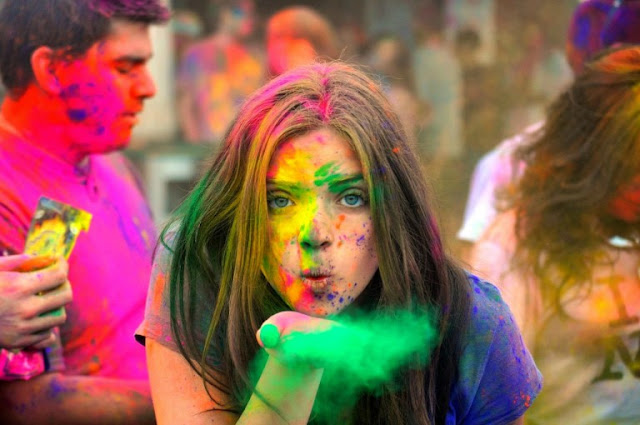 happy-holi-2016-whatsapp-dp-768x510