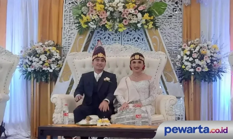 Dekorasi tempat duduk pelaminan pernikahan