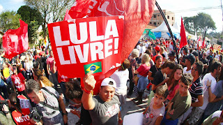 Moro e juiz que libertou Lula afrontam regras na peleja jurídica por prisão de ex-presidente