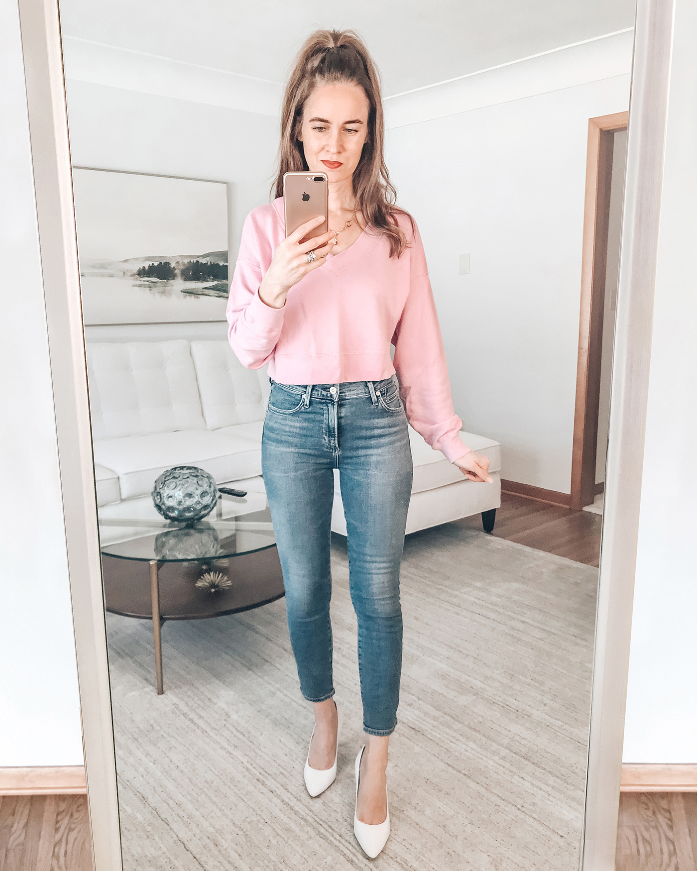 pink sweatshirt, skinny jeans, white heels, spring womens outfit