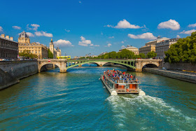 river boat cruise on Seine