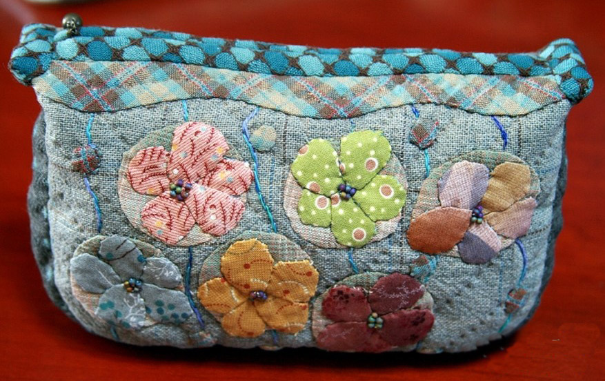 Quilt Purse with a zipper. Japanese Patchwork Tutorial in Pictures