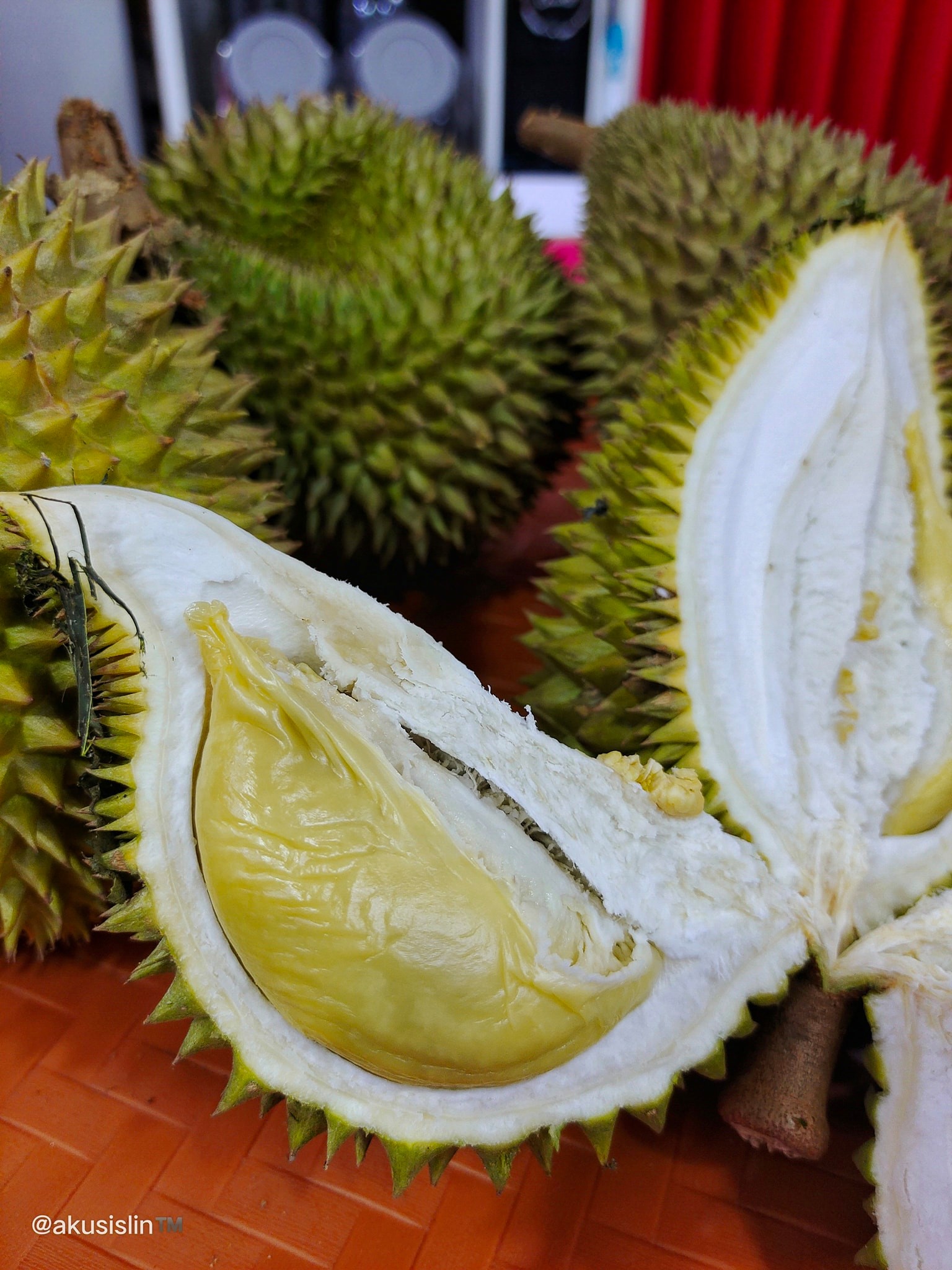 Durian Kiriman Suami