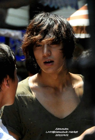 Artis Korea  full foto Lee  Min  Ho  Dengan Gaya  Rambut  Terbaru