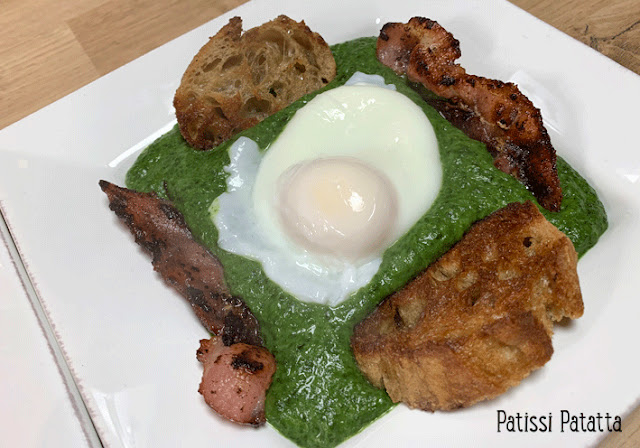 Recette d’oeufs à la florentine, épinards crémeux, béchamel, bacon, croutons de pain maison, oeufs pochés, cuisiner des épinards, plat principal, patissi-patatta