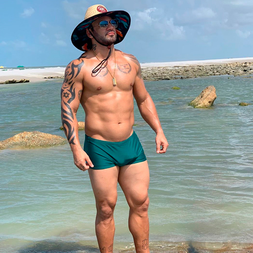 Hadson Nery de cueca no mar