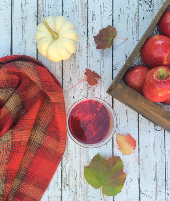 Cranapple-tini Recipe for Fall | www.jacolynmurphy.com