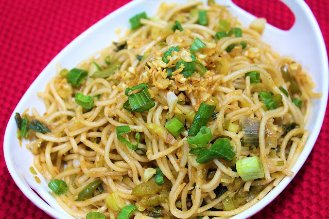 Burnt Garlic Nooldes - Noodles Gujarati Recipe