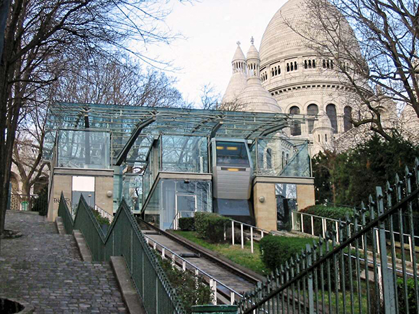 https://upload.wikimedia.org/wikipedia/fr/0/05/Funiculaire_M021.jpg