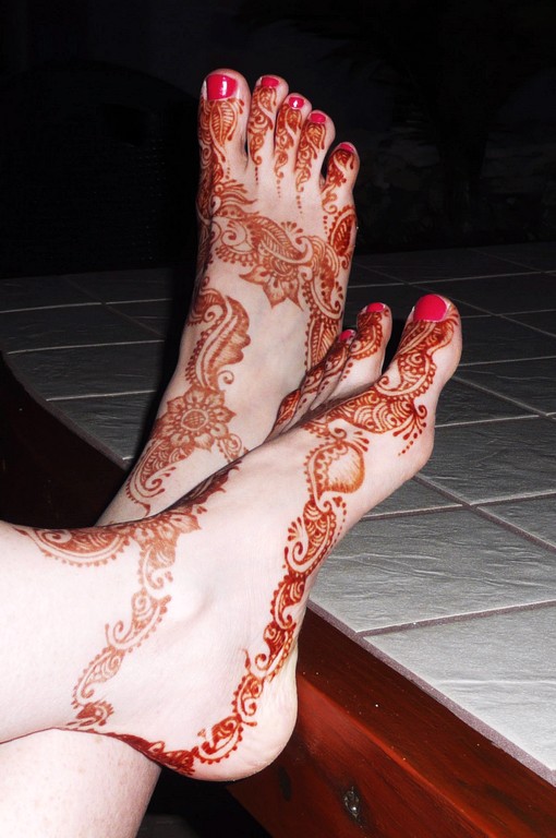 help you beautify your feet during an occasion Two main versions of henna 