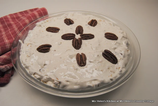 Crunchy Top Pecan Pie at Miz Helen's Country Cottage