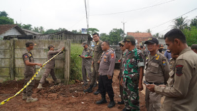 Satpol PP Kabupaten Tangerang Segel Aktivitas Kupasan Tanah 