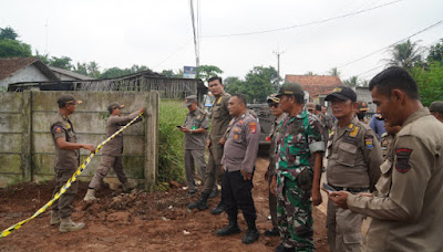 Satpol PP Kabupaten Tangerang Segel Aktivitas Kupasan Tanah