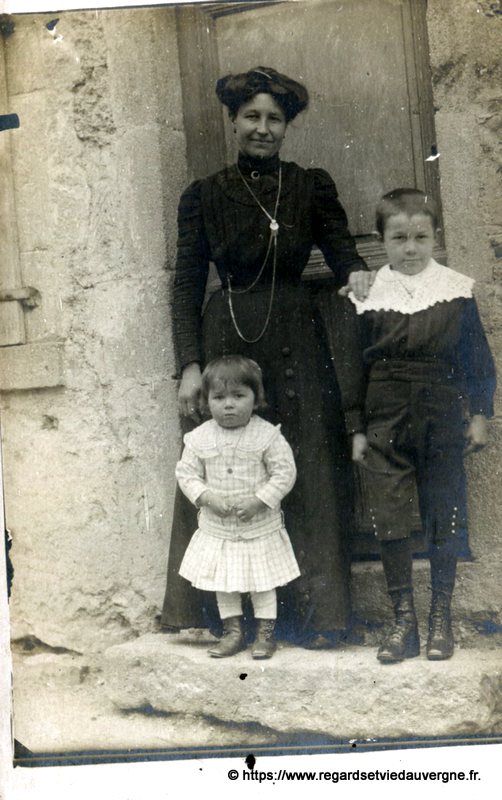 photo ancienne  enfants et maman