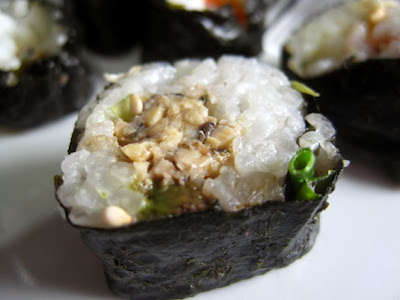 http://veganamontreal.blogspot.ca/2013/12/sushis-en-folie.html