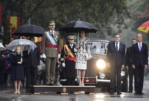 Queen Letizia wore dress,Leonor red coat earring style fashions