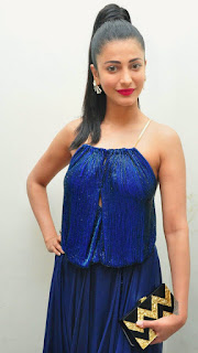 sruthi hasan photo in sexy blue dress