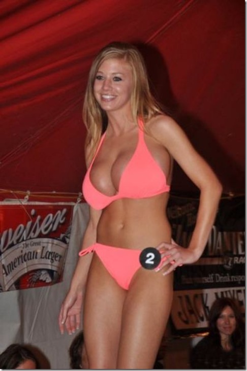 danielle-houghton-boobs-1