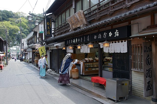Monzen-machi, i negozi sulle strade che portano ai templi
