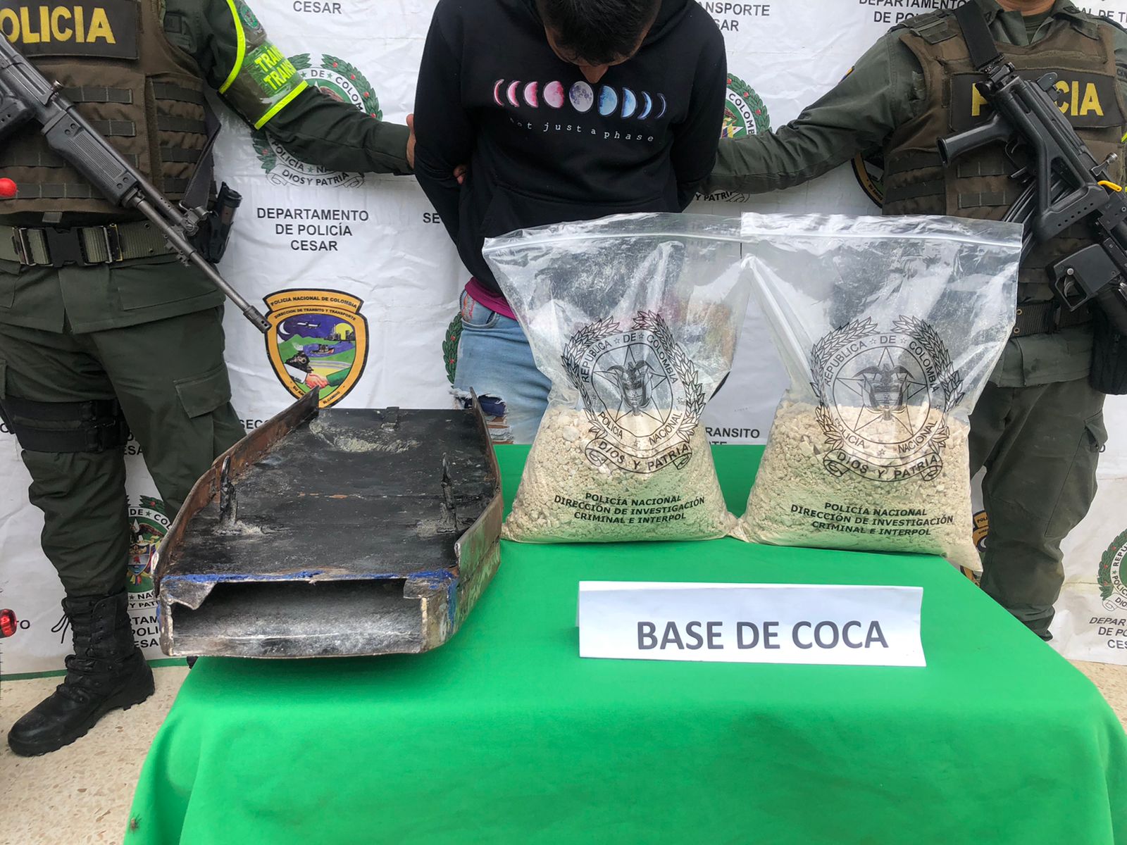 https://www.notasrosas.com/Seccional de Tránsito y Transporte del Cesar decomisa base de coca, avaluada en 10 millones de pesos