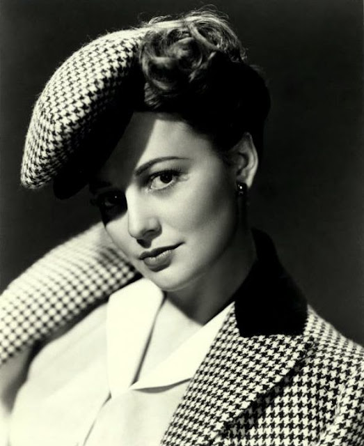 Olivia de Havilland is cute as a button in houndstooth fotos de alexis love