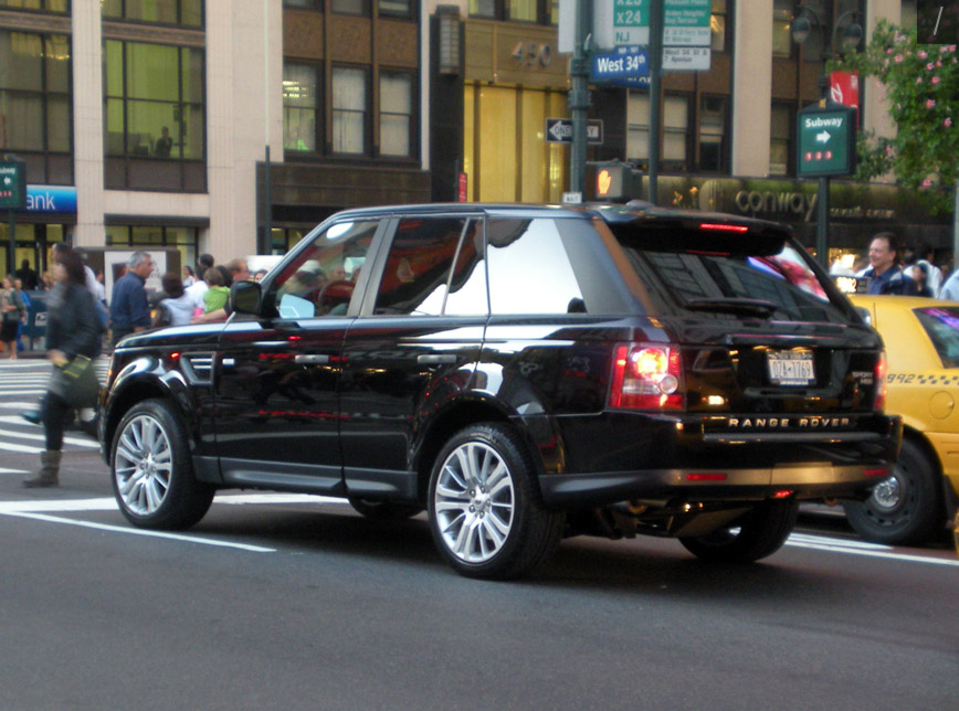 2010 black Range Rover Posted by untu at 100 AM