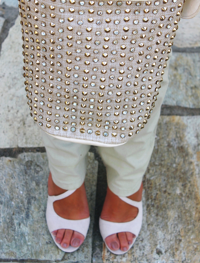 Voi&Noi beige sandals.Studded beige and gold bag.
