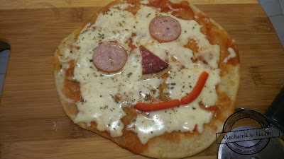 Pizza z patelni bez drożdży mozzarella oregano bez pieczenia mechanik w kuchni 