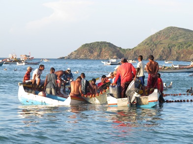 Fernando escorcia - ATARDECER EN MANZANILLO FRENTE A ROSENDA UN DOMINGO CUALQUIER FAENA DE RECOLECCION Y REPARTO