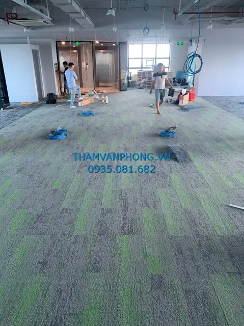 thảm trải sàn văn phòng phối màu xanh lá