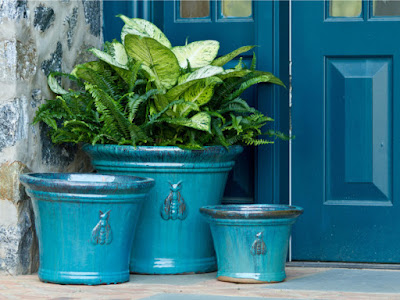 Garden Pots for Interest in Exterior Home Decoration