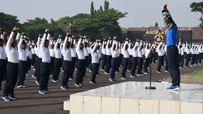 Jaga Kebugaran Tubuh, Prajurit dan PNS Kodiklatal Laksanakan Senam Kesegaran Jasmani 88