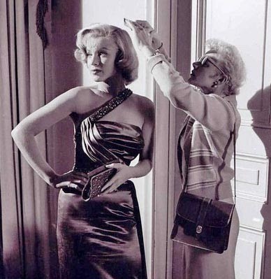 Gladys Rasmussen styling Marilyn Monroe's blonde hair