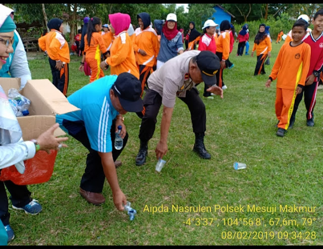 Cegah DBD, PolSek Mesuji Makmur dan PusKesMas Pematang ll gelar jumat bersih dan PSN