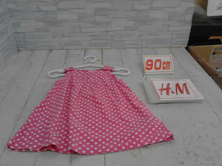 中古品　子供服　９０ｃｍ　H&M　ピンク×ホワイト　ドット　スリーブレスワンピース　２２０円