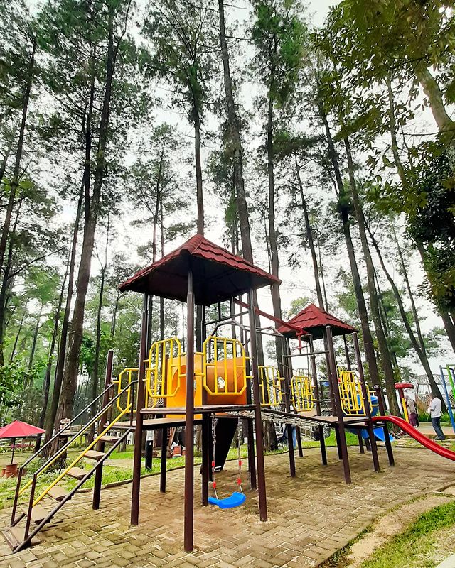 playground suasana tanaria park trawas